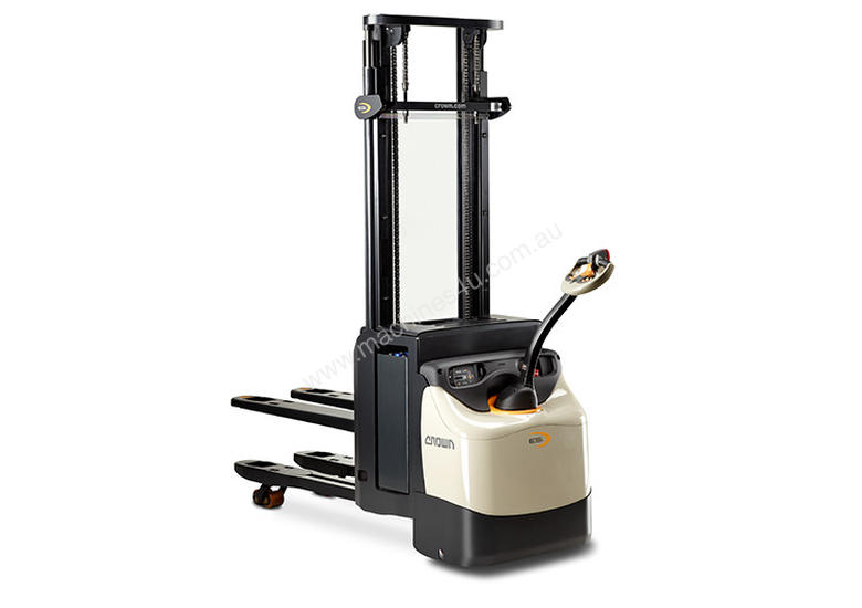 New Crown INITIAL LIFT Walkie Straddle Stacker in SMITHFIELD, NSW