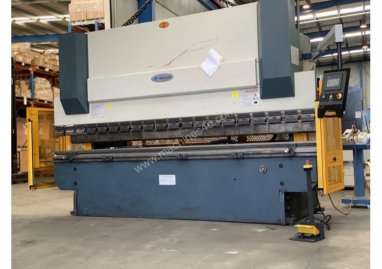 caption New Retro Fit 2 Axis NC Controller & Laser Guards - MAXI 4000mm x 125T Hydraulic Pressbrake