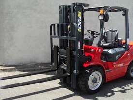 3.5 T Diesel or LPG Forklift, 4.5m 3 stage mast, side shift, solid tyres. Rent to Own available - picture0' - Click to enlarge