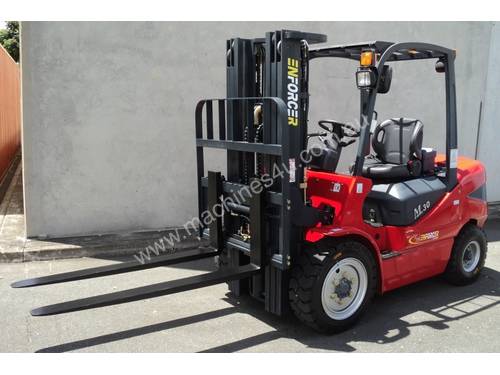 3.5 T Diesel or LPG Forklift, 4.5m 3 stage mast, side shift, solid tyres. Rent to Own available