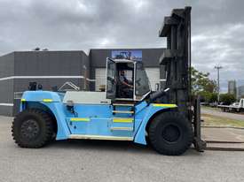 Forklift 32 ton container handler on forks - picture0' - Click to enlarge