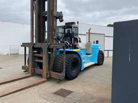 Forklift 32 ton container handler on forks - picture0' - Click to enlarge