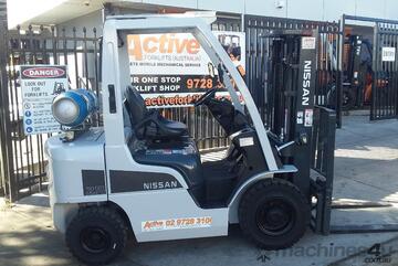 ACTIVE FORKLIFTS - Nissan Forklift P1F2A 2.5 Ton 4.3m Lift 2012 Model Container Entry