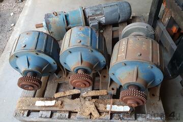 LLOYDS DEALS - HYDRO.MEC 127-3 Reduction Gearbox. Ratio : 17.5 : 1, Weight 116 kg.