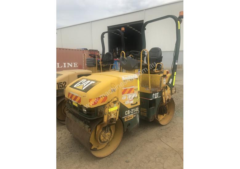 caption 2004 Caterpillar CB214E Compaction Roller
