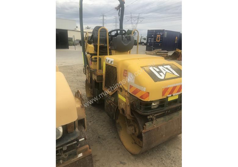 caption 2004 Caterpillar CB214E Compaction Roller