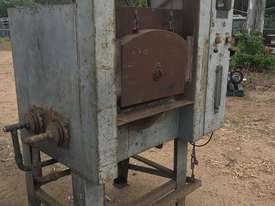 Big Gas Furnace (interior bricks in excellent condition) - picture0' - Click to enlarge