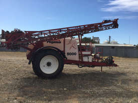 Croplands Pegasus tow-behind sprayer - picture0' - Click to enlarge