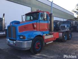 1996 Kenworth T440 - picture2' - Click to enlarge