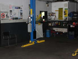 2 POST HOIST TUFF LIFT - picture0' - Click to enlarge