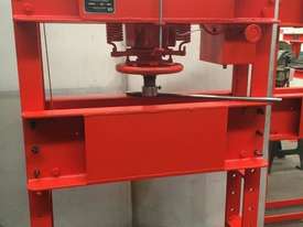  Servex HP100 Hydraulic Workshop Press - picture0' - Click to enlarge