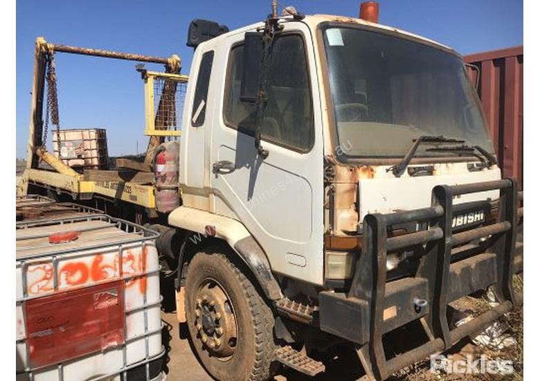 caption 2002 Mitsubishi FM600
