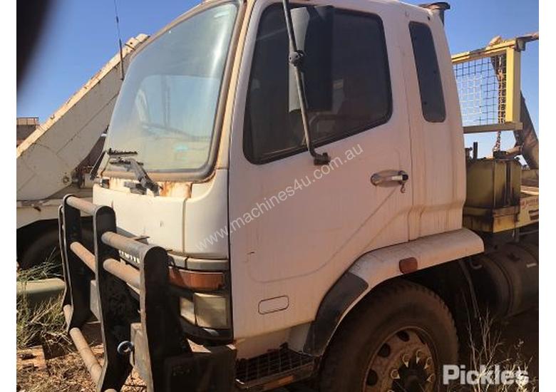 caption 2002 Mitsubishi FM600