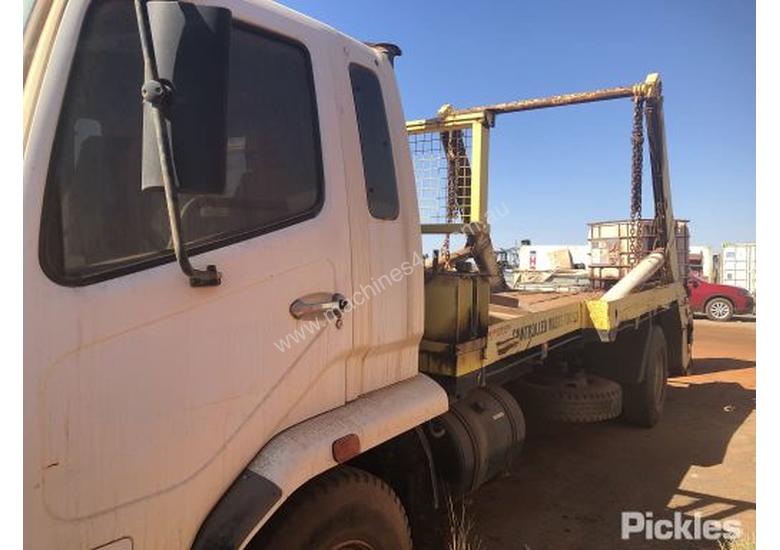 caption 2002 Mitsubishi FM600