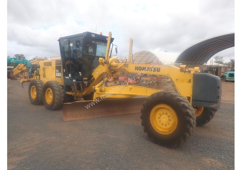caption Komatsu GD555-3A Grader