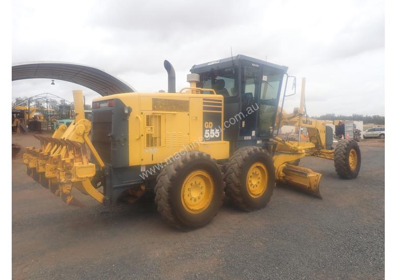 caption Komatsu GD555-3A Grader
