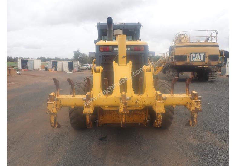 caption Komatsu GD555-3A Grader