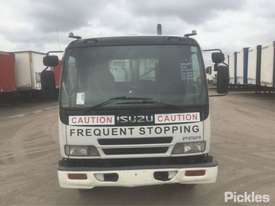 2004 Isuzu FRR500 - picture1' - Click to enlarge