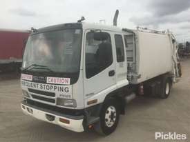 2004 Isuzu FRR500 - picture2' - Click to enlarge