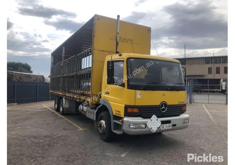 caption 2003 MERCEDES Atego