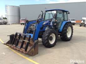 2005 New Holland TL100A - picture2' - Click to enlarge