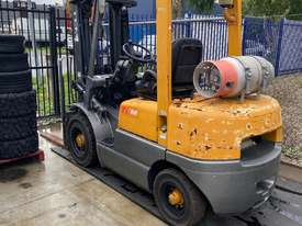 2.5T LPG Container Entry Forklift  - picture0' - Click to enlarge