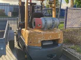 2.5T LPG Container Entry Forklift  - picture0' - Click to enlarge