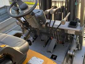 2.5T LPG Container Entry Forklift  - picture2' - Click to enlarge