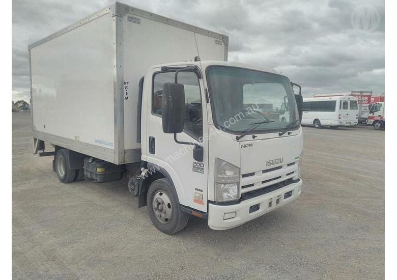 caption Isuzu NPR200