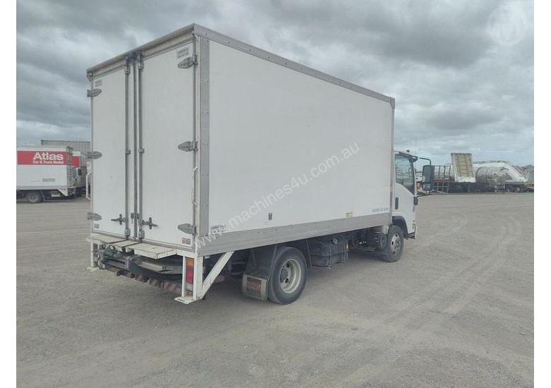 caption Isuzu NPR200