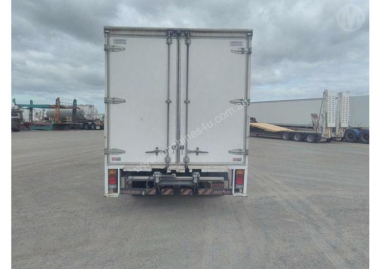 caption Isuzu NPR200