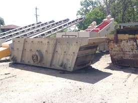 M&Q EQUIPMENT - METRO MACHINERY 16'x6'x3 DECK VIBRATING SCREEN - picture1' - Click to enlarge