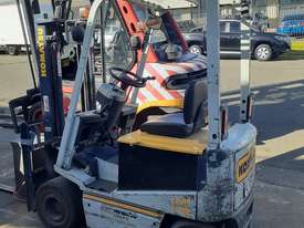 ELECTRIC FORKLIFT CONTAINER ENTRY 1.5 TON KOMATSU-WEEKEND SPECIAL!!! GOOD BATTERY RUNS WELL - picture0' - Click to enlarge