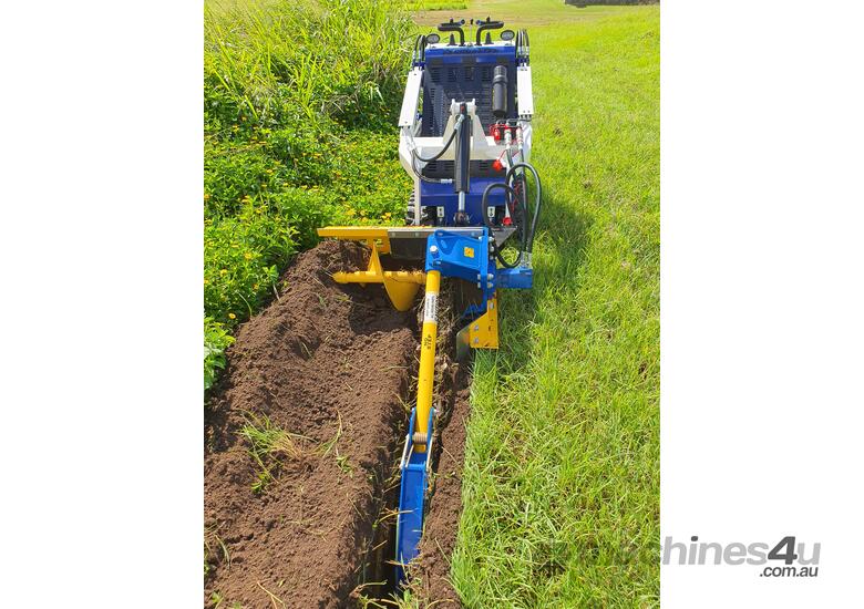 caption TASKMASTER Mini Loader - Track Drive - 23 hp Petrol TM23T