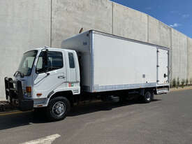 Mitsubishi Fighter Pantech Truck - picture0' - Click to enlarge