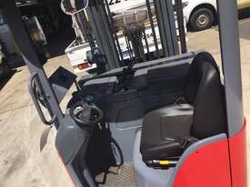 1.4T Battery Electric Reach Sit Down Truck - picture2' - Click to enlarge