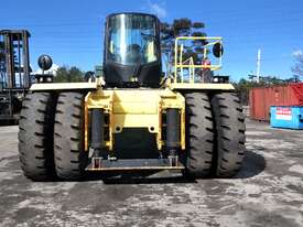 9.0T Diesel Reach Stacker - picture0' - Click to enlarge