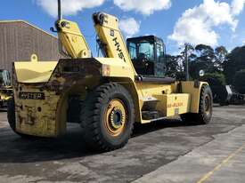 9.0T Diesel Reach Stacker - picture1' - Click to enlarge