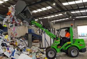 Avant 745 Articulated Mini Loader W/ Hi-tip Bucket