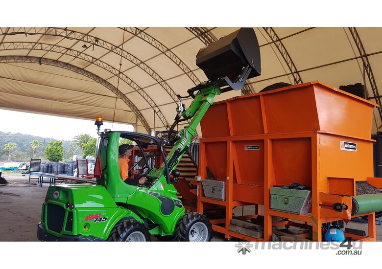 Avant 745 Articulated Mini Loader W/ Hi-tip Bucket