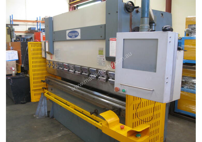 caption Steelmaster 2500mm x 40 Ton Hydraulic Pressbrake CNC