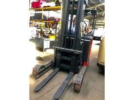 Linde R20S Rider-Reach 2Ton (8.25m Lift) Electric Forklift - picture0' - Click to enlarge