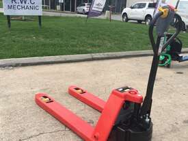 Brand new Hangcha 1.5 Ton Li-Ion Pallet Truck - picture2' - Click to enlarge