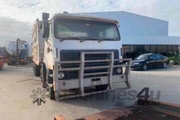 Fast- Vac International T2700 Vacuum Truck