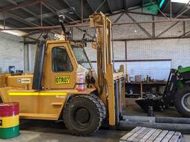 Caterpillar 15T Forklift V330B - picture0' - Click to enlarge