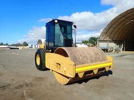 2015 Caterpillar CS533E XT Smooth Drum Roller - picture1' - Click to enlarge