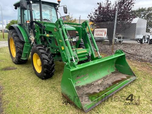 Tractor John Deere 6115D FEL 4X4 2015 1075 hours