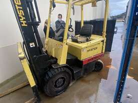 Hyster J2.00DX Electric Forklift - picture0' - Click to enlarge