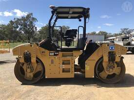 Caterpillar CB44B - picture2' - Click to enlarge