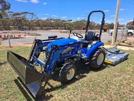 2022 New Holland Boomer 25 Compact Tractor - picture0' - Click to enlarge
